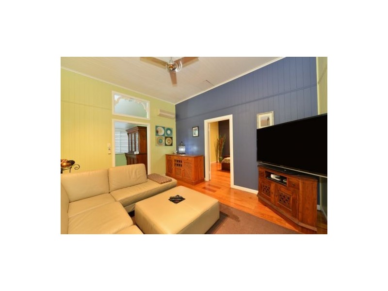 12 Creedy Street, Westcourt QLD 4870