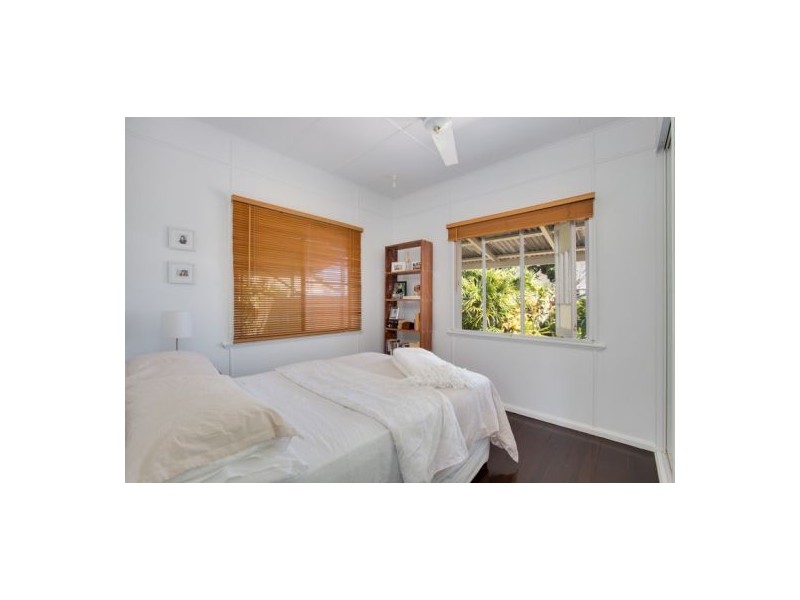 25-27 Muir St, Gordonvale QLD 4865