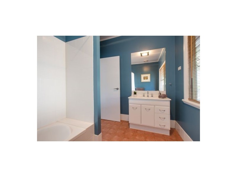 25-27 Muir St, Gordonvale QLD 4865