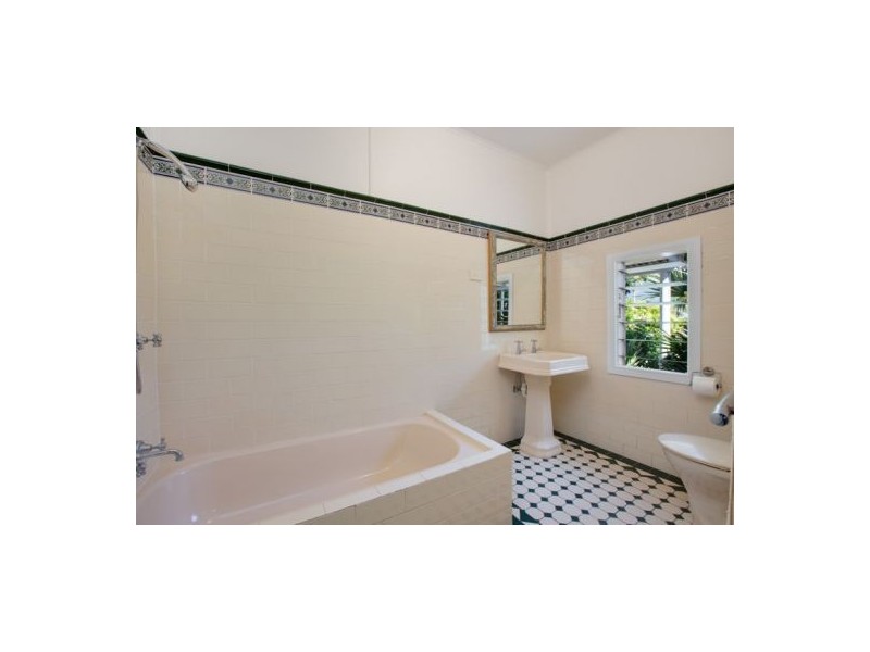 25-27 Muir St, Gordonvale QLD 4865