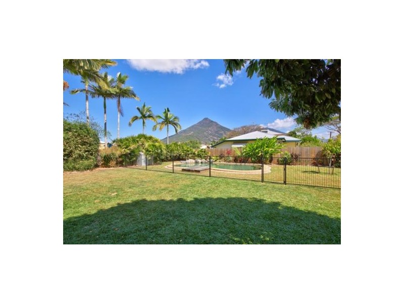 25-27 Muir St, Gordonvale QLD 4865