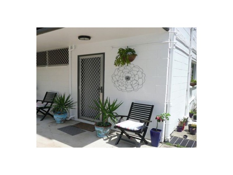 1/284 Lake Street, Cairns North QLD 4870