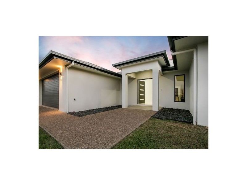 10 Botany Ave, Redlynch QLD 4870