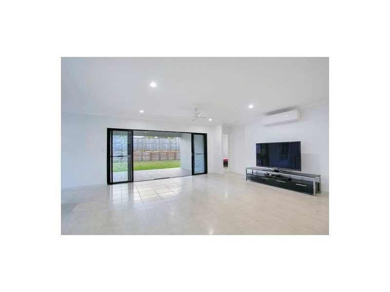 10 Botany Ave, Redlynch QLD 4870