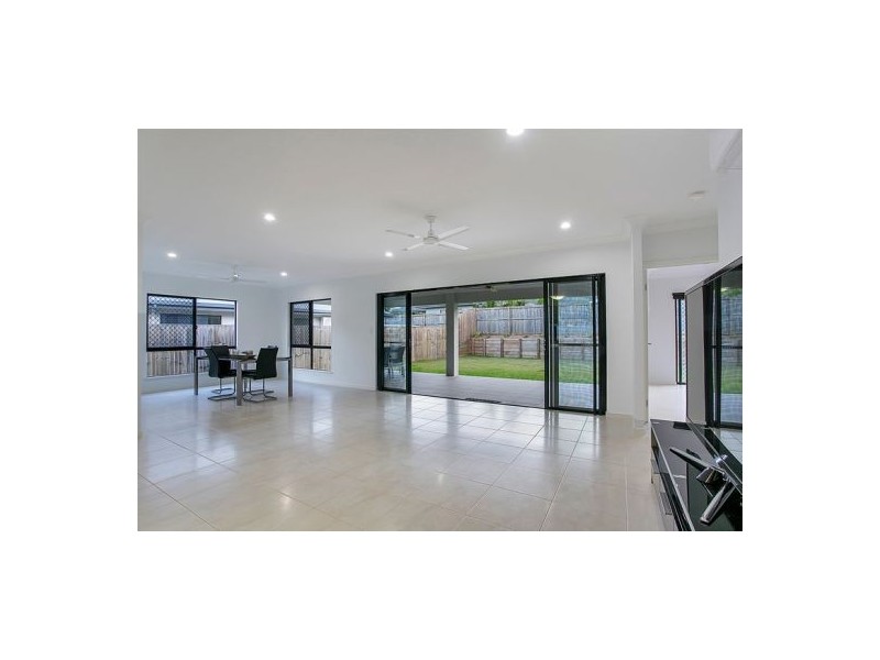 10 Botany Ave, Redlynch QLD 4870