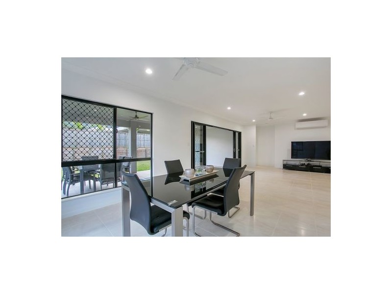10 Botany Ave, Redlynch QLD 4870