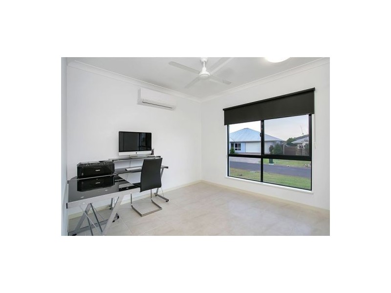 10 Botany Ave, Redlynch QLD 4870