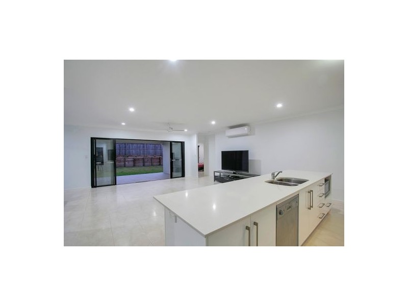 10 Botany Ave, Redlynch QLD 4870