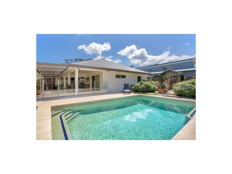 6 Saunders Court, Clifton Beach QLD 4879