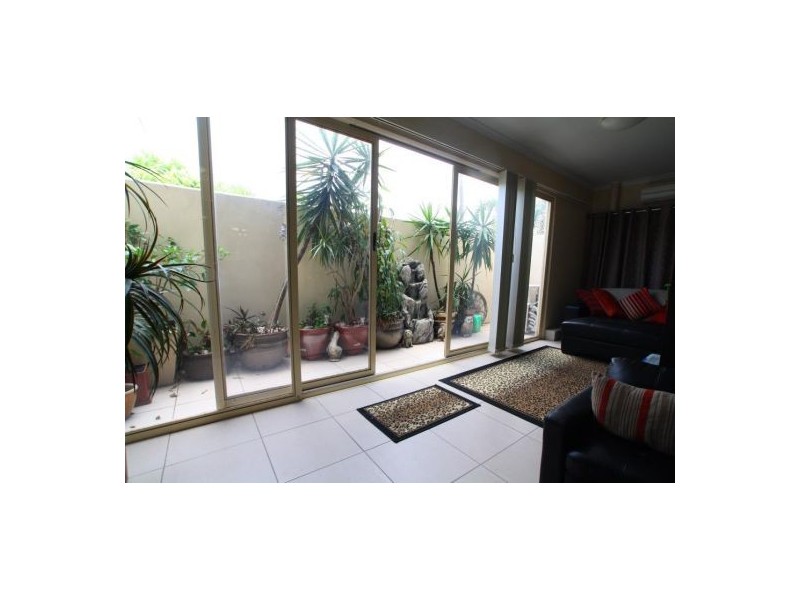 11/335 Lake Street, Cairns North QLD 4870