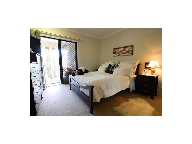 11/335 Lake Street, Cairns North QLD 4870