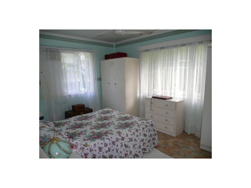 54 Collinson St, Westcourt QLD 4870