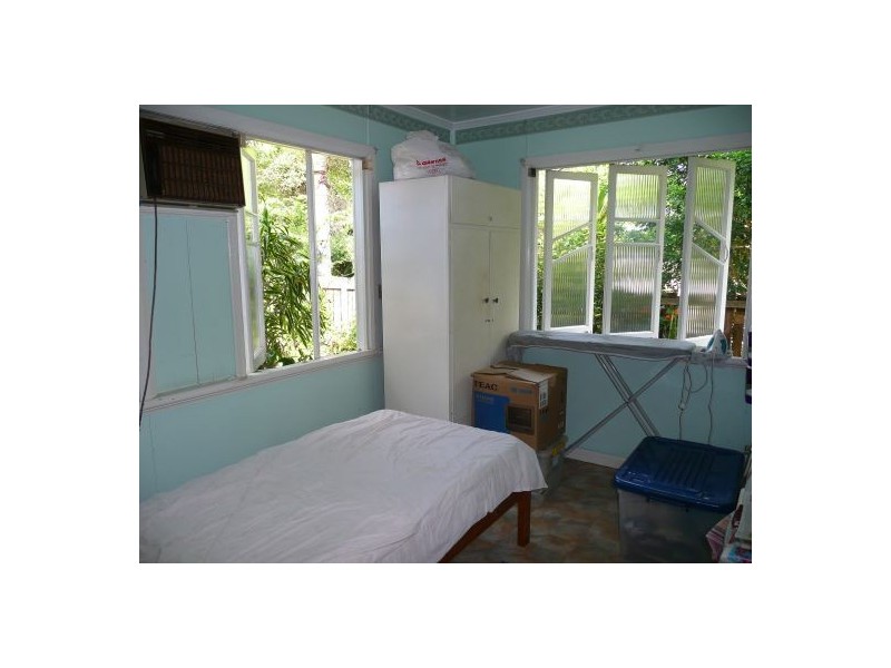 54 Collinson St, Westcourt QLD 4870