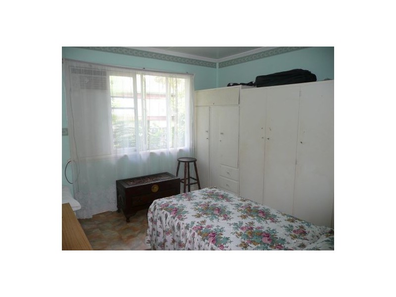 54 Collinson St, Westcourt QLD 4870