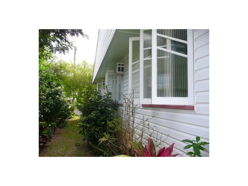 54 Collinson St, Westcourt QLD 4870