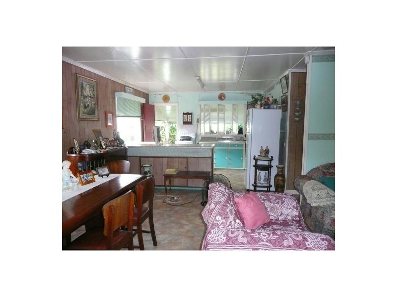 54 Collinson St, Westcourt QLD 4870