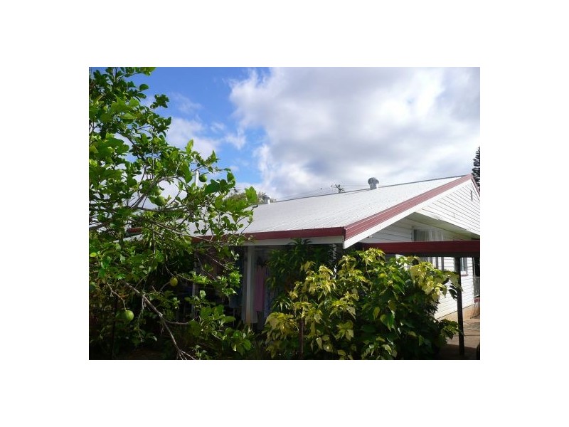 54 Collinson St, Westcourt QLD 4870