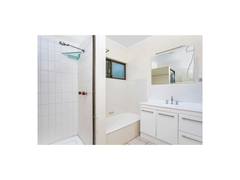 8 Pearl Cl, Bayview Heights QLD 4868