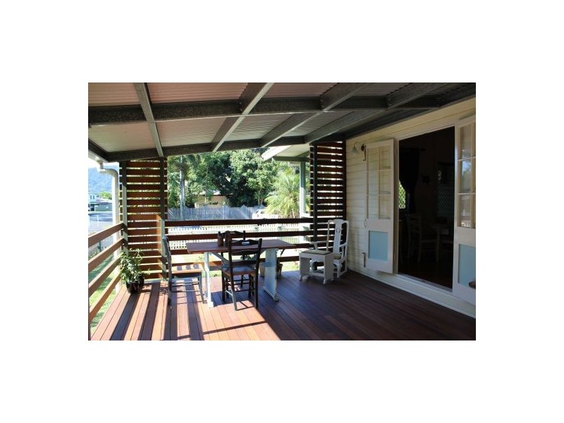 61 Miles Street, Manoora QLD 4870