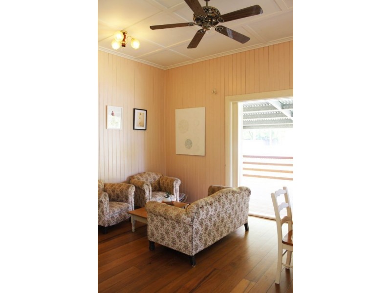 61 Miles Street, Manoora QLD 4870