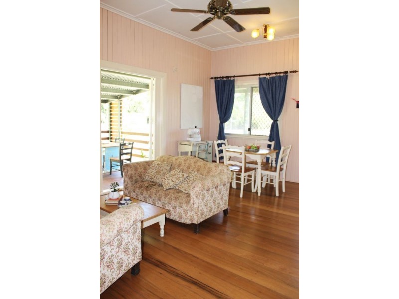 61 Miles Street, Manoora QLD 4870