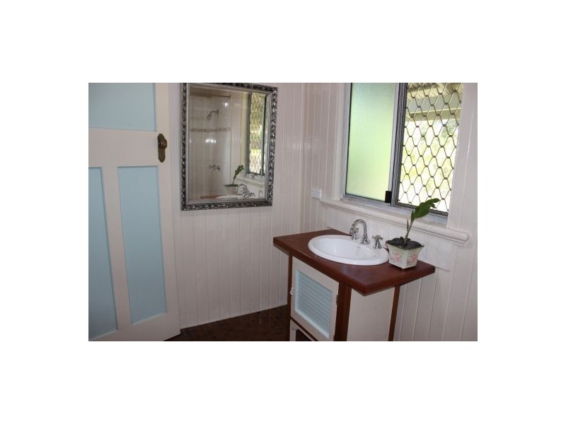 61 Miles Street, Manoora QLD 4870