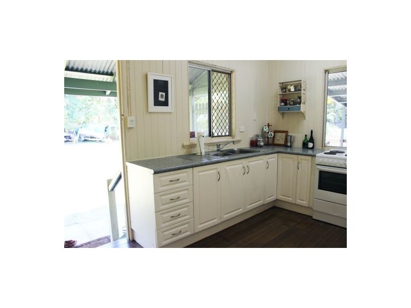 61 Miles Street, Manoora QLD 4870