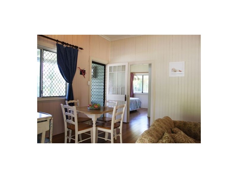 61 Miles Street, Manoora QLD 4870