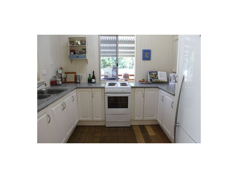 61 Miles Street, Manoora QLD 4870