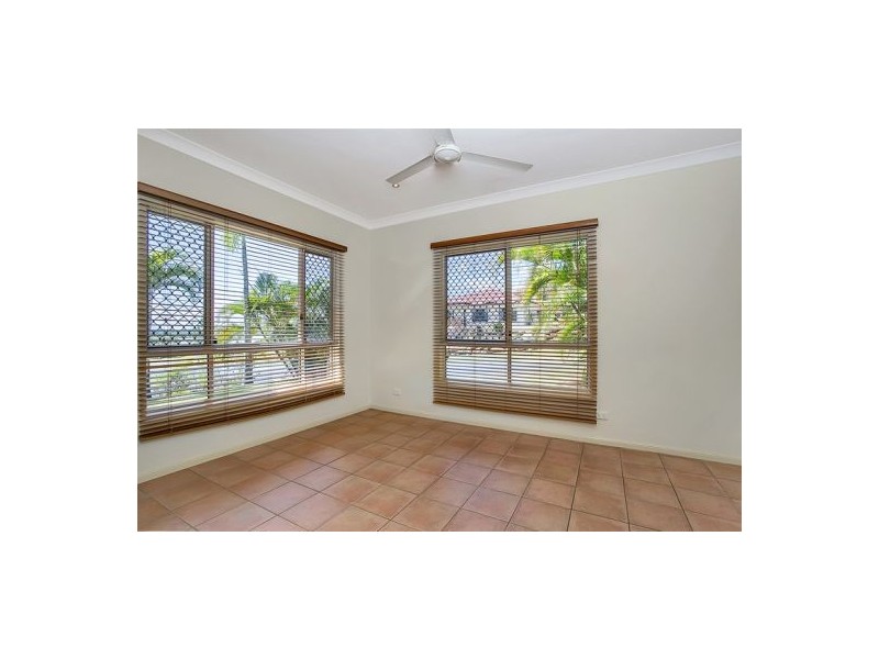 1 Araminta St, Bentley Park QLD 4869