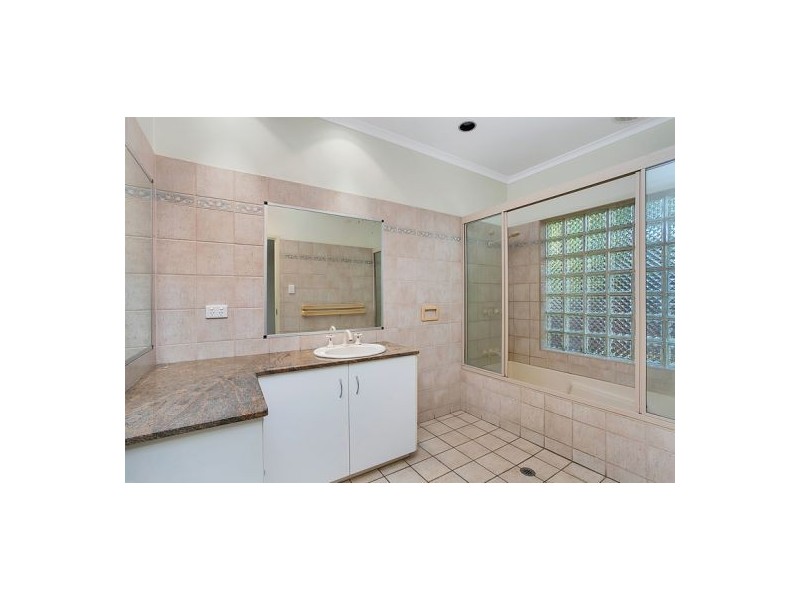 1 Araminta St, Bentley Park QLD 4869