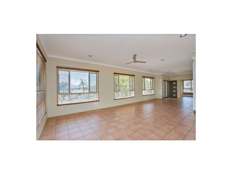 1 Araminta St, Bentley Park QLD 4869