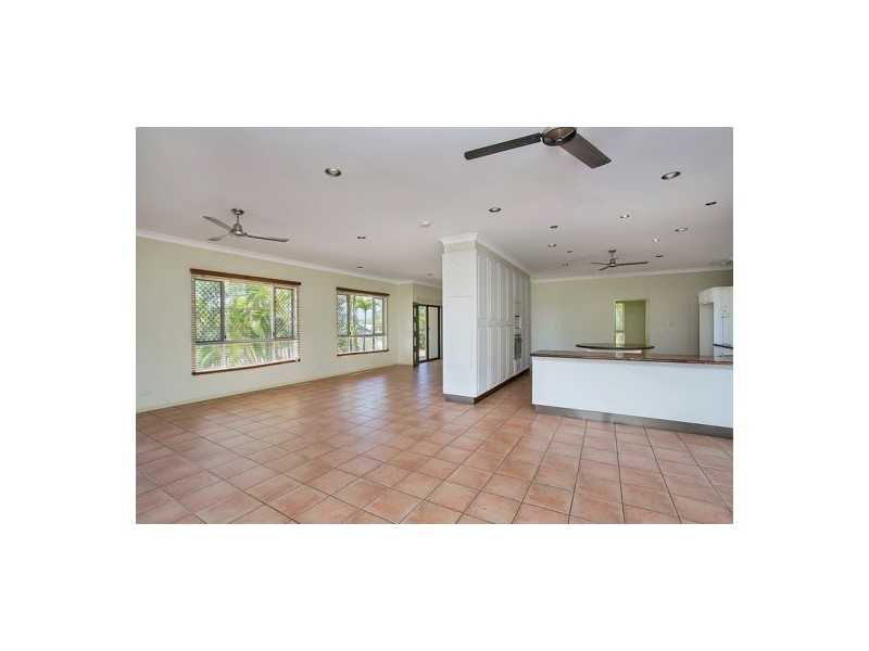 1 Araminta St, Bentley Park QLD 4869