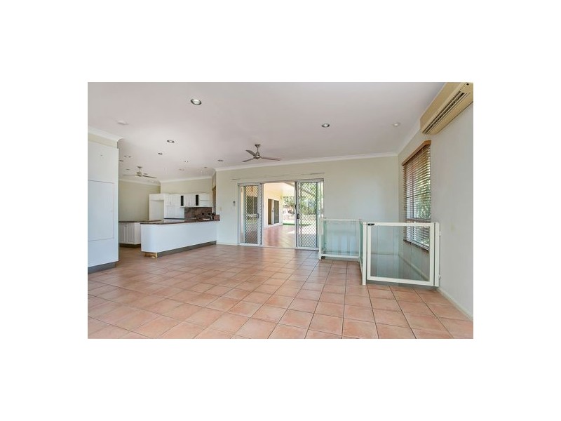 1 Araminta St, Bentley Park QLD 4869