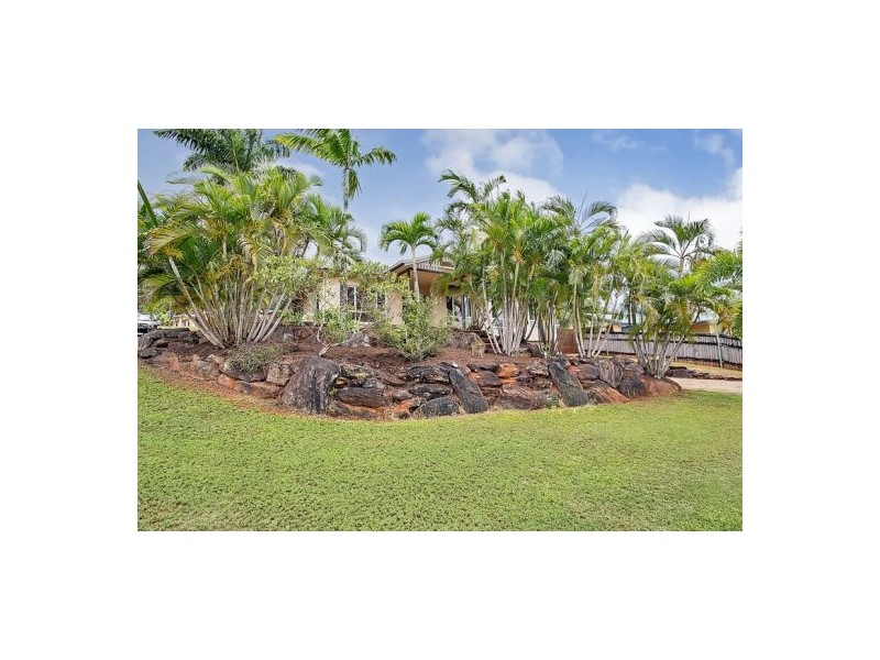 1 Araminta St, Bentley Park QLD 4869