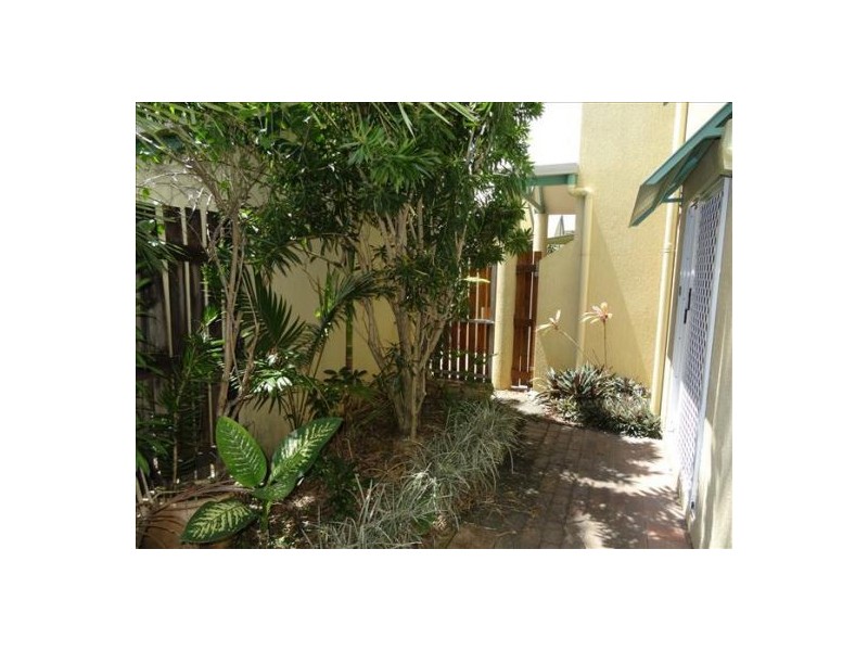 2/7 Cavanagh Street, Woree QLD 4868