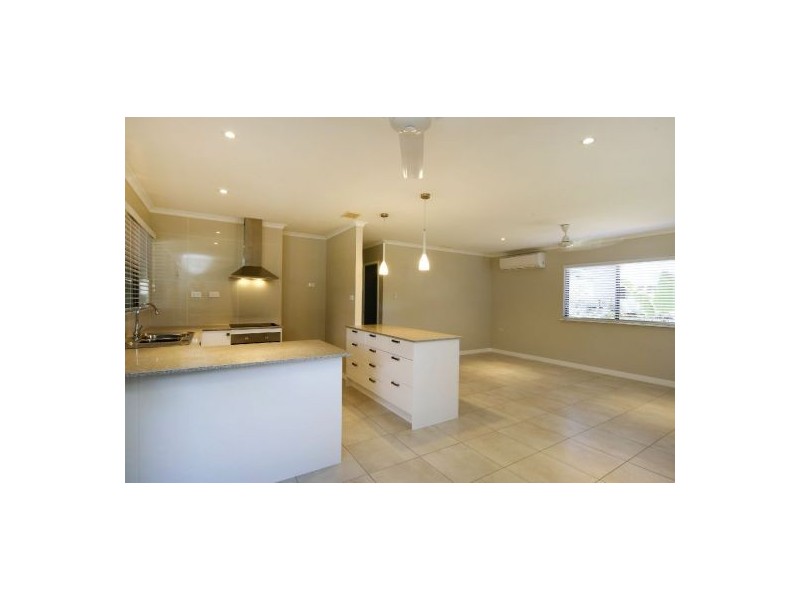 8 Queensborough Close, Trinity Park QLD 4879