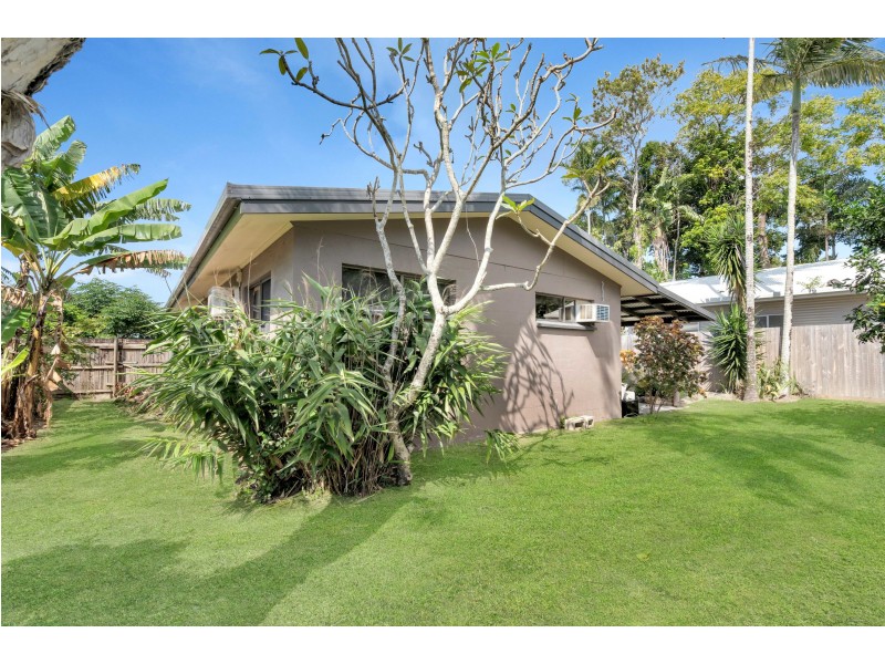 8 Queensborough Close, Trinity Park QLD 4879