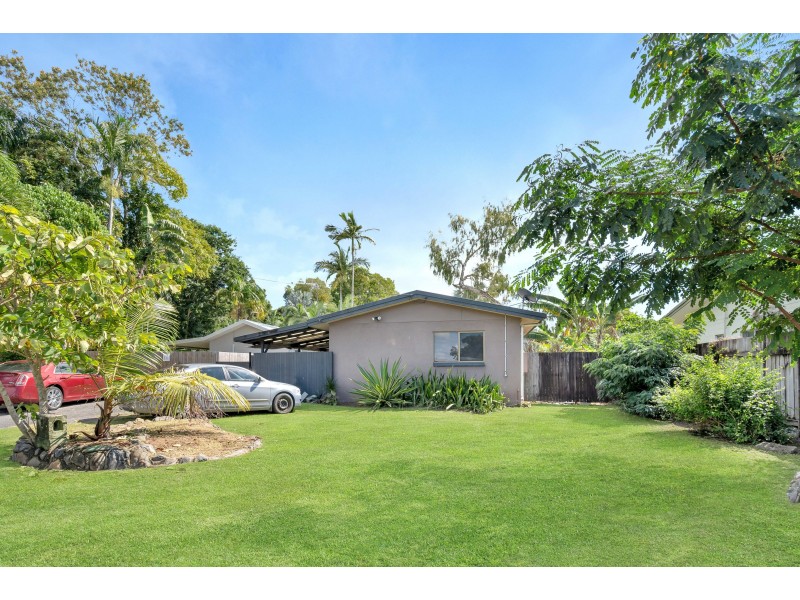 8 Queensborough Close, Trinity Park QLD 4879