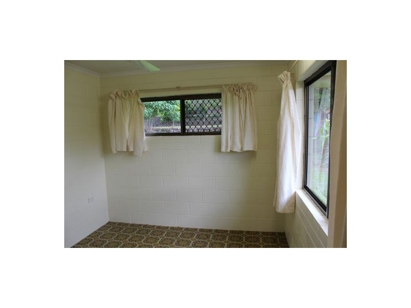 85 Carnation Drive, Mooroobool QLD 4870