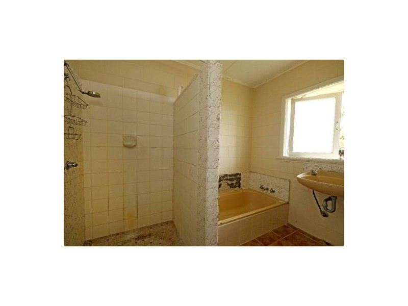 28 Murchison St, Whitfield QLD 4870