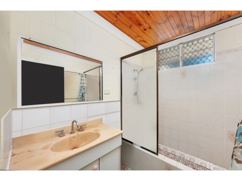 12 Lynette Street, Woree QLD 4868