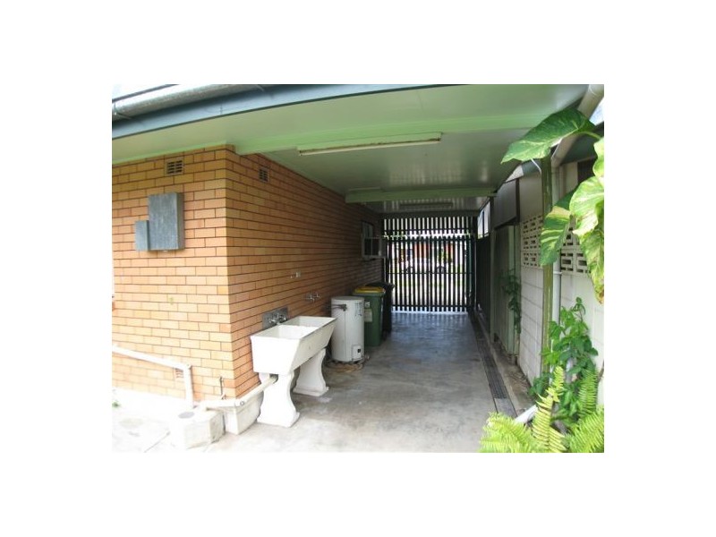 24 Hogan Street, Westcourt QLD 4870