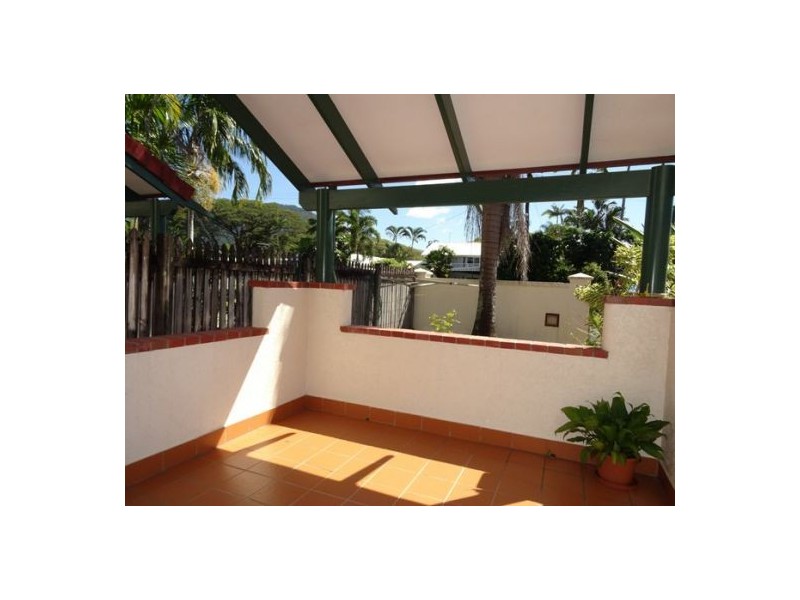 1/5 Herries Street, Earlville QLD 4870