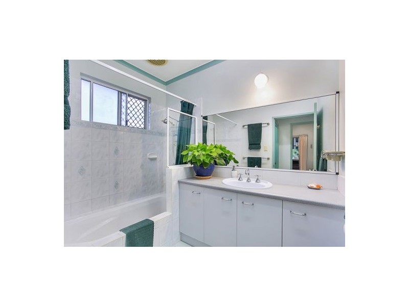 5 Mangano Close, Brinsmead QLD 4870