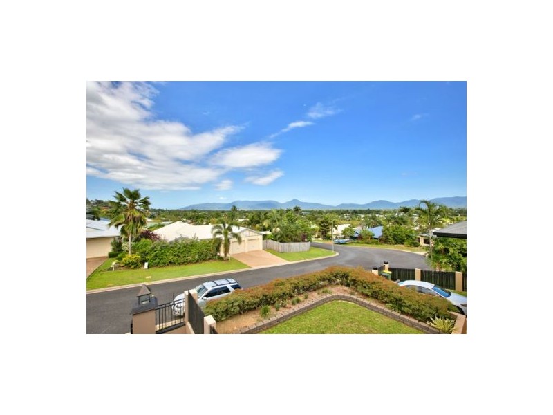 17 Barcoo Close, Bentley Park QLD 4869