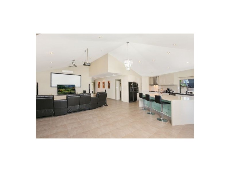 17 Barcoo Close, Bentley Park QLD 4869