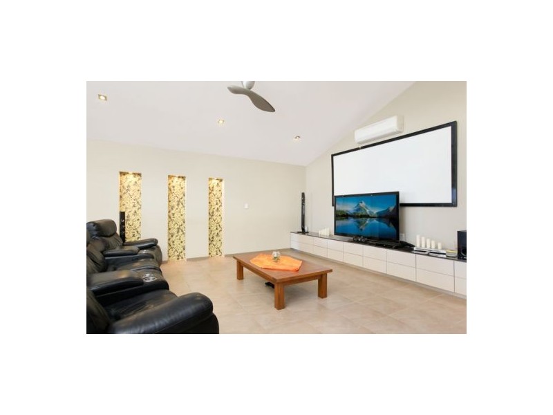 17 Barcoo Close, Bentley Park QLD 4869