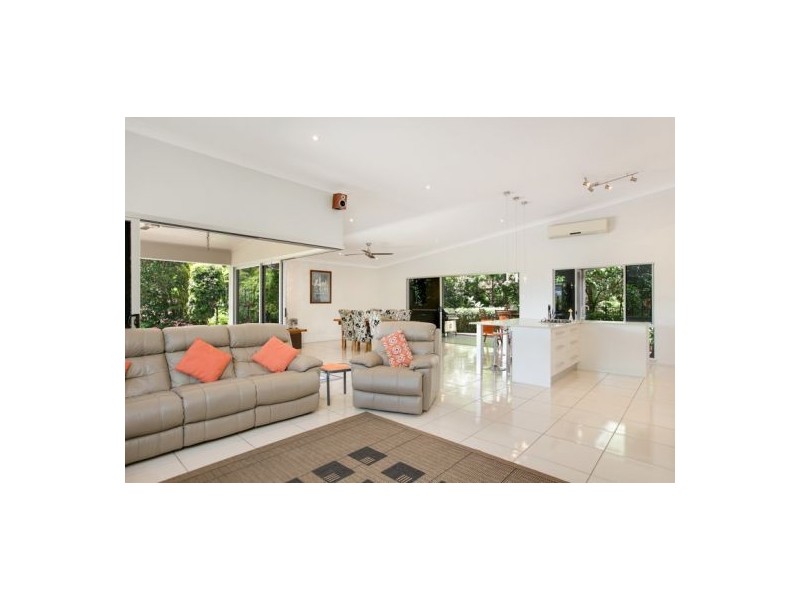 11 Bel-air Drive, Whitfield QLD 4870