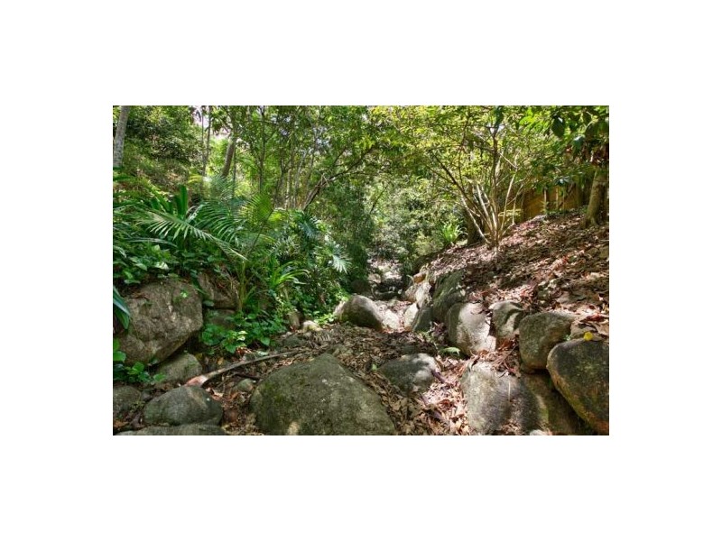 11 Bel-air Drive, Whitfield QLD 4870